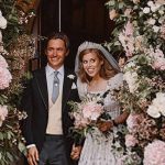 Принцесса Беатрис тайно вышла замуж в платье своей бабушки: Королевский дворец представил свадебные фото