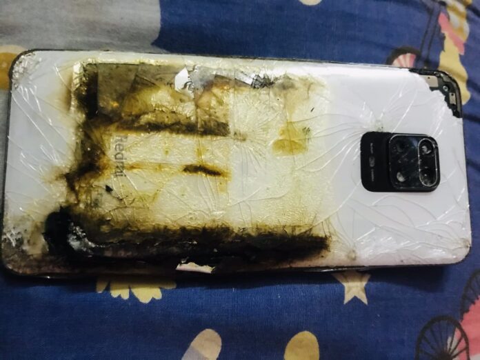В Индии сгорел популярный смартфон Redmi. Xiaomi винит пользователя