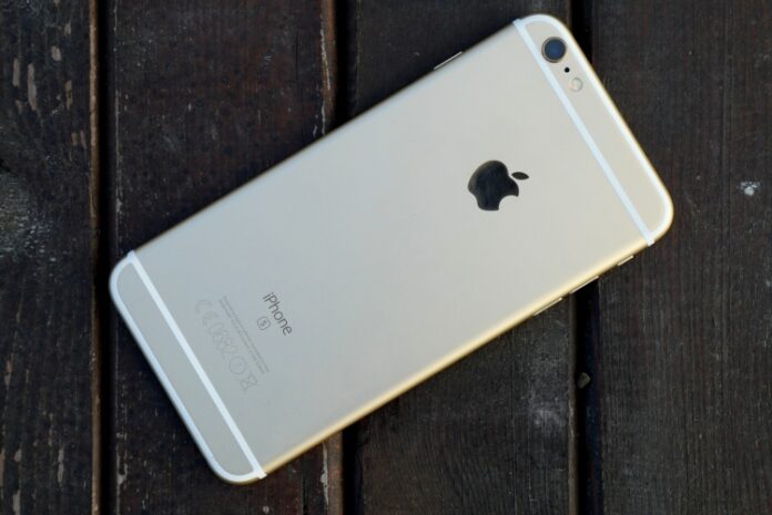 У Apple требуют 6 млн долларов компенсации за взрыв старого iPhone рядом с лицом