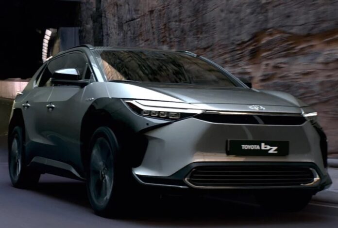 Toyota представила первый серийный автомобиль на электротяге с запасом хода 500 км