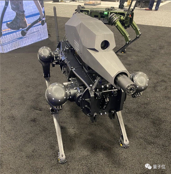 Популярного собаку-робота Boston Dynamics вооружили полуавтоматической винтовкой