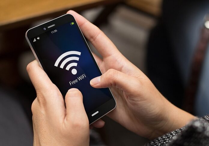 Эксперты объяснили, почему нельзя пользоваться публичными сетями Wi-Fi